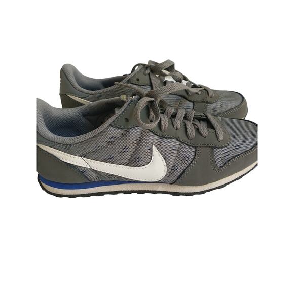 Nike grey Genicco sneakers. Women's US size 7.5 EUC - Picture 5 of 11